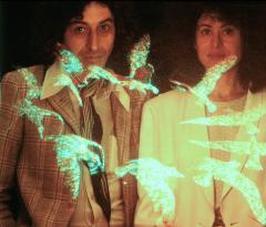Guy Fihman et Claudine Eizykman en 1981 avec le ciné-hologramme 